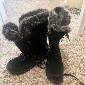 Furry snow boots